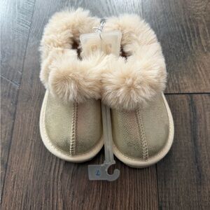 NWT Toddler Slippers